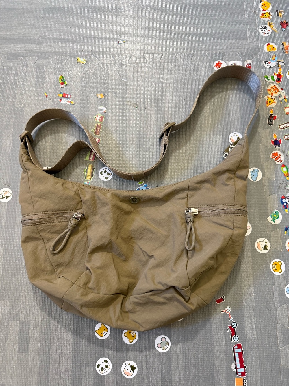 Lululemon olive green slouchy sling bag 6L